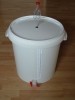 Nr. 30285.4 Eimer 30 l mit Deckel, G�rspund und Auslaufhahn